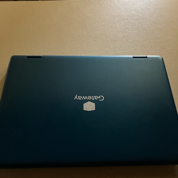 Gateway laptop read description - Picture 2 of 4